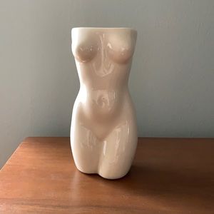 Ceramic nude vase/object